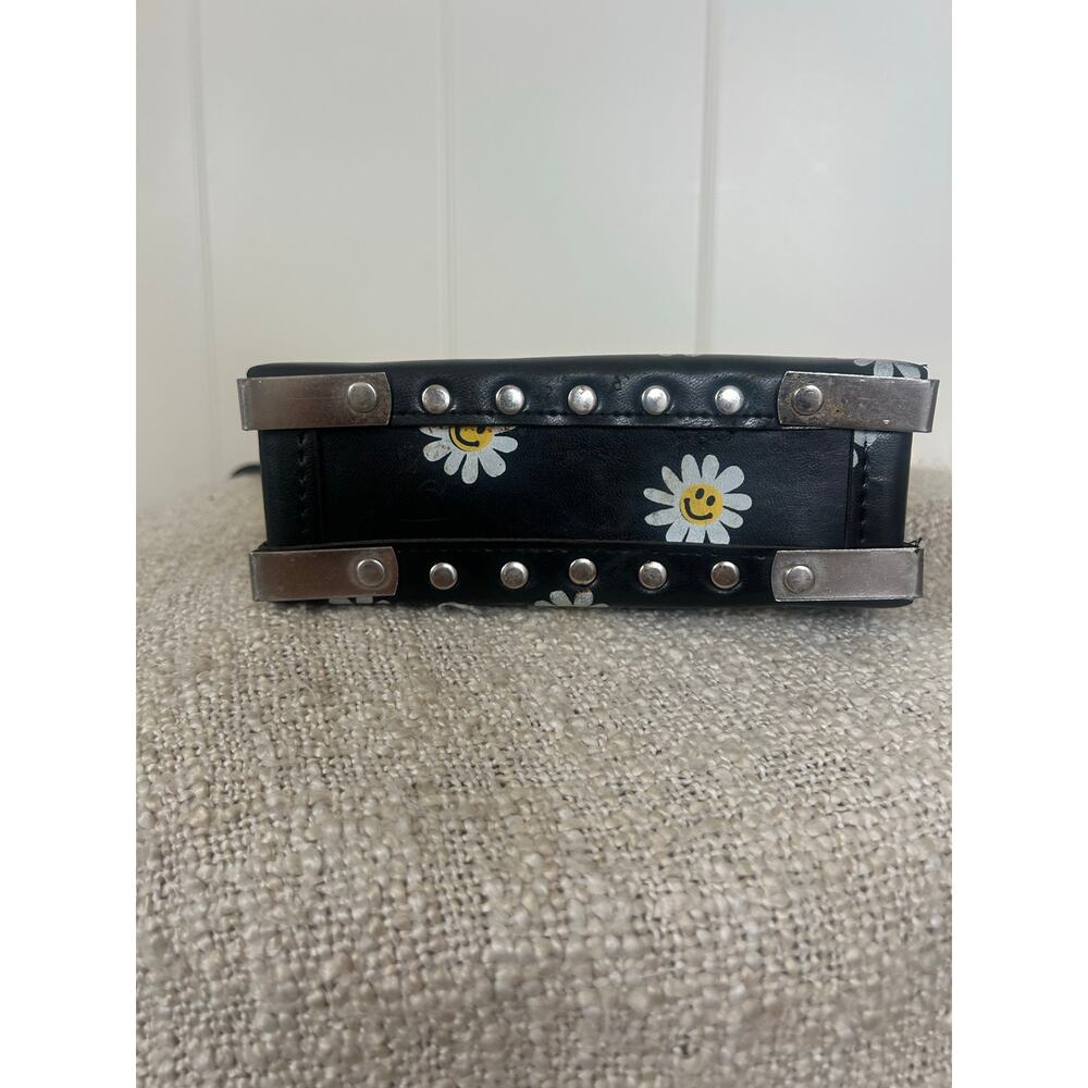 Yellow and White Daisy Smiley Face Print Top Handle Black Crossbody Bag - Picture 4 of 7